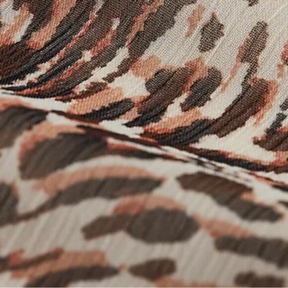 NWT Express Animal Print Ruffle Detail Sleeveless Top in Neutral Print SZ XS NWT - Picture 7 of 11